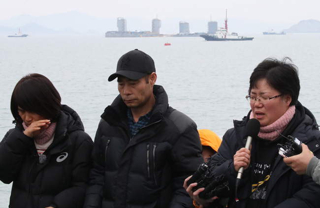 Câu chuyện buồn về 9 nạn nhân vẫn chưa được tìm thấy trong thảm kịch chìm phà Sewol - Ảnh 8.