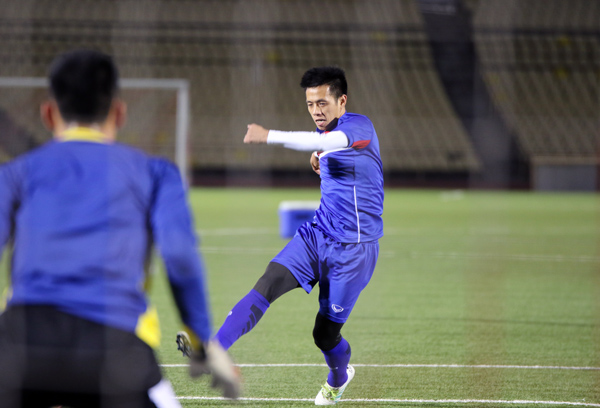 Các thủ môn hoạt động hết công suất trong buổi tập cuối cùng của ĐT Việt Nam - Ảnh 8.