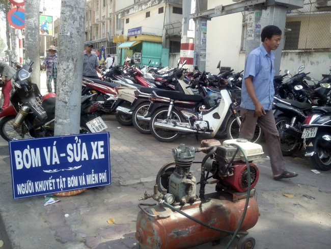 Chậu mồng tơi, bình trà đá kể về sự hào hiệp dễ thương giữa Sài Gòn phồn hoa - Ảnh 8.