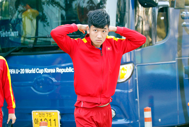 Hot boy U20 VN khiến HLV Hoàng Anh Tuấn âu lo - Ảnh 8.