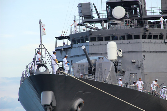 Cận cảnh tàu hải quân Nhật, Mỹ thăm Cam Ranh - Ảnh 8.