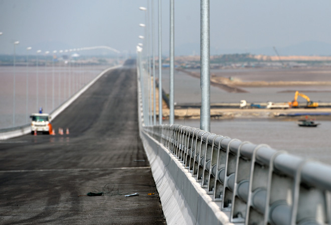 Ngắm nhìn cây cầu vượt biển dài nhất Việt Nam với mức đầu tư gần 12.000 tỷ - Ảnh 9.