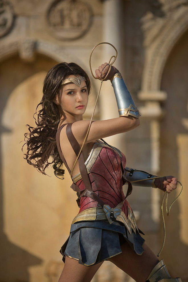 Cô gái Philippines có màn cosplay thành Wonder Woman xuất sắc không thua bản gốc - Ảnh 8.