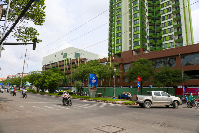 Cao ốc Thuận Kiều Plaza bỏ hoang bỗng lột xác với màu xanh lá nổi bật tại trung tâm Sài Gòn - Ảnh 8.