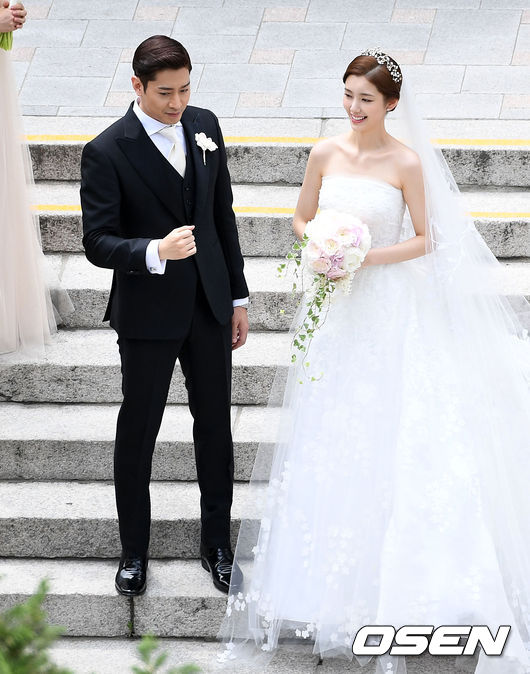 Đám cưới Eric Mun và Na Hye Mi trở thành tâm điểm vì đẹp như phim, hội tụ dàn phù rể khủng - Ảnh 8.