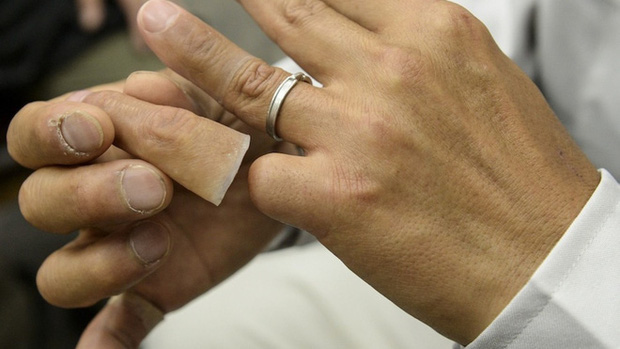 Người phụ nữ giúp cựu mafia Nhật nối ngón tay bị chặt với phương châm làm việc “sắt đá” khiến giang hồ bái phục - Ảnh 8.