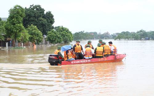 Hà Nội: Vỡ đê ở Chương Mỹ nhấn chìm nhà dân - Ảnh 6.