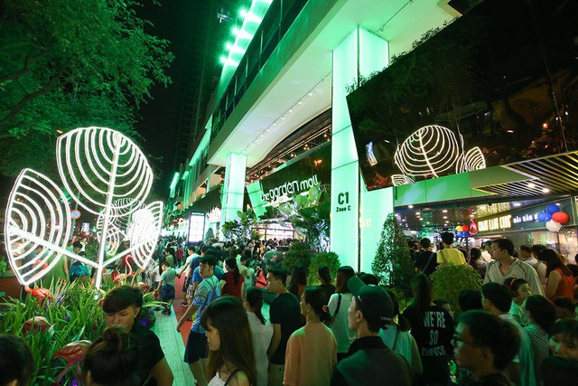 Thuận Kiều Plaza chính thức đổi tên thành The Garden Mall, hàng nghìn người Sài Gòn chen nhau vào khám phá trong ngày khai trương - Ảnh 8.