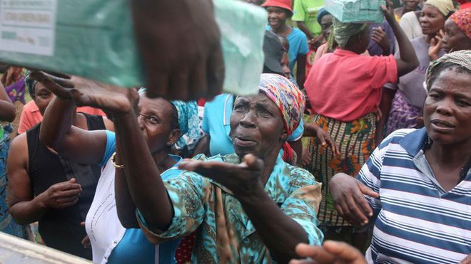 Chùm ảnh: Người dân Zimbabwe vật lộn với đói nghèo cùng cực - Ảnh 8.