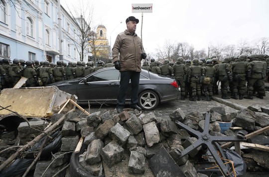 Tình báo Ukraine trèo lên mái nhà bắt cựu tổng thống Georgia - Ảnh 7.