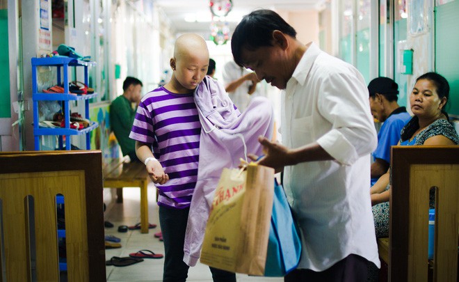 Chuyện về bác xe ôm hơn 10 năm “ở vậy” nuôi con gái và đứa cháu ung thư ở Sài Gòn - Ảnh 8.