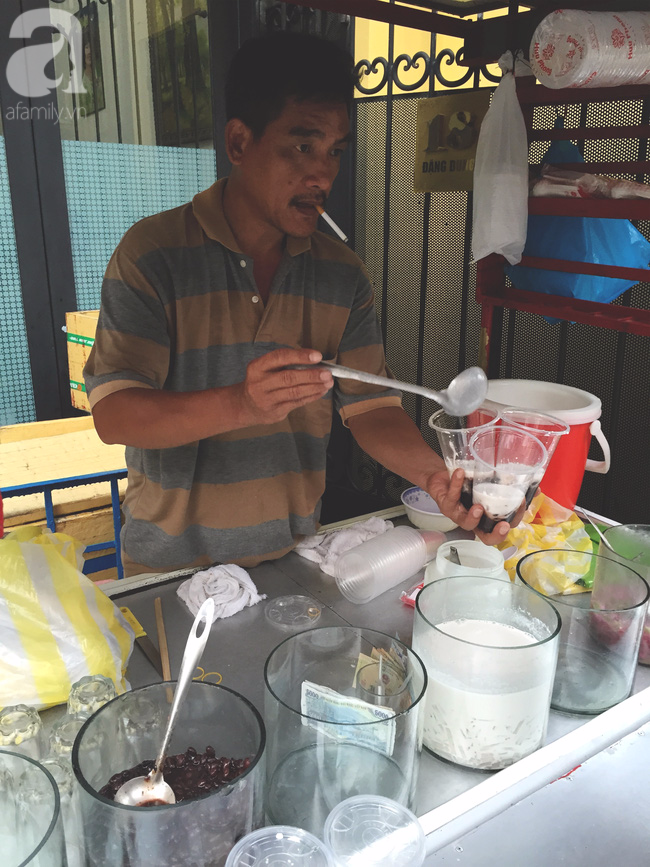  Cuối tuần nắng nóng, ghé ăn chè của ông chú chảnh khỏi cần chửi nổi tiếng Sài Gòn mà thấy mát lịm tim - Ảnh 9.
