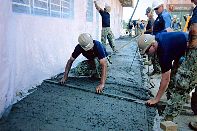Hải quân Mỹ - Nhật dầm mình trong nắng, góp 1.500 ngày công để xây trường mầm non cho trẻ em Đà Nẵng - Ảnh 9.