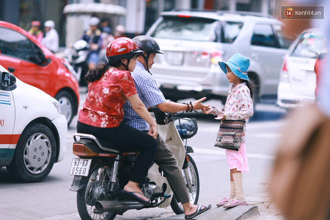 Nhiều người hỗ trợ chỗ học và tặng sách vở miễn phí cho cô trò nhỏ của anh nhân viên ngân hàng - Ảnh 9.