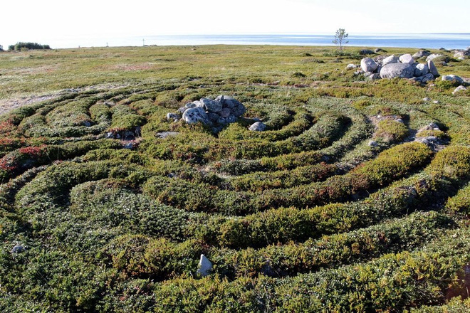 Bí ẩn những mê cung bằng đá khổng lồ nằm giữa hòn đảo nhỏ - Ảnh 8.