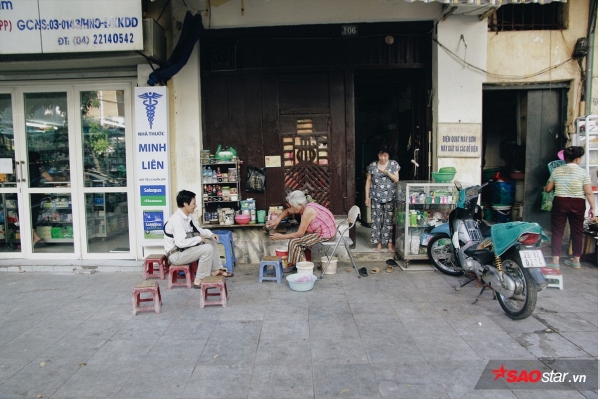 Chuyện kể của những bà cụ dành cả cuộc đời bán trà đá cho người dân Hà Thành - Ảnh 8.