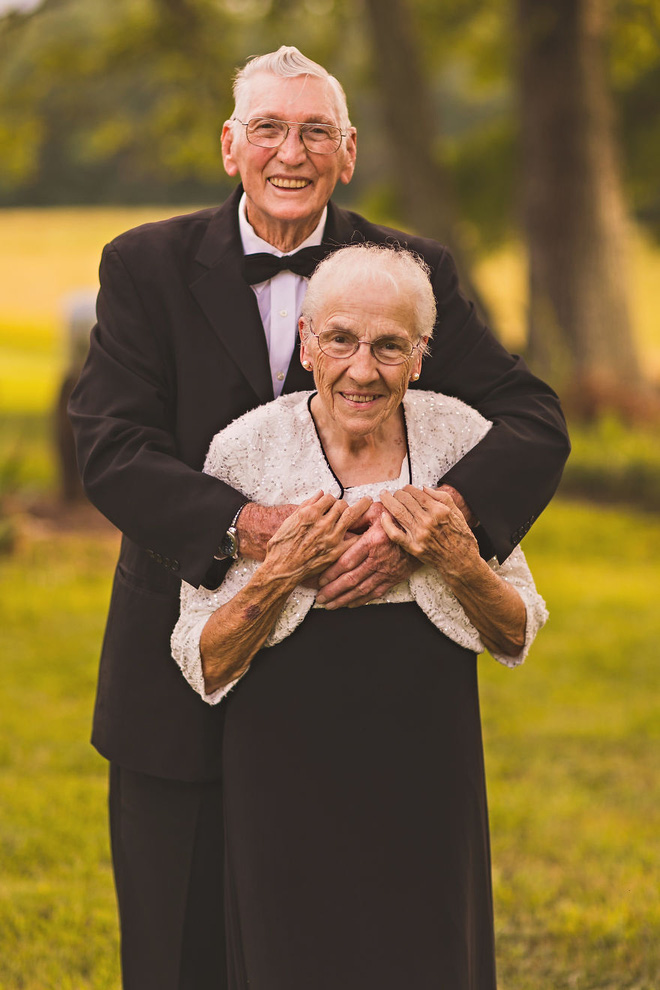 Mối tình già son sắt của cặp vợ chồng trong bộ ảnh kỉ niệm 65 năm ngày cười khiến ai cũng thầm ao ước - Ảnh 9.