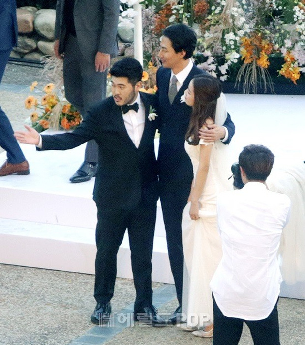 Đám cưới siêu khủng của diễn viên Vườn sao băng: Hội bạn thân tài tử, mỹ nhân hội tụ, thiếu Song Joong Ki - Ảnh 9.