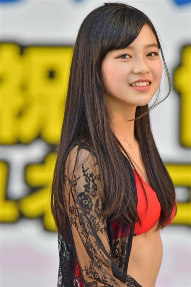 Nhóm nhạc nhí Nhật Bản 12 tuổi mặc bikini biểu diễn bị dư luận phản ứng - Ảnh 6.