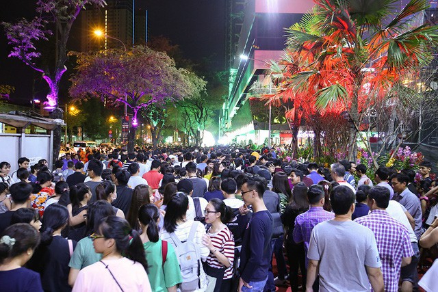 Thuận Kiều Plaza chính thức đổi tên thành The Garden Mall, hàng nghìn người Sài Gòn chen nhau vào khám phá trong ngày khai trương - Ảnh 9.