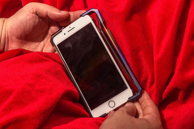 Chiếc vỏ ốp iPhone X làm bằng titanium có giá đắt hơn cả iPhone X - Ảnh 9.
