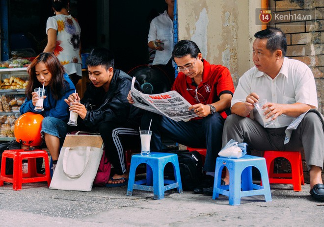 Sữa tươi Mười vào sáng tinh mơ và câu chuyện 20 năm gây thương nhớ của những cô chủ quán dễ thương nhất Sài Gòn - Ảnh 9.