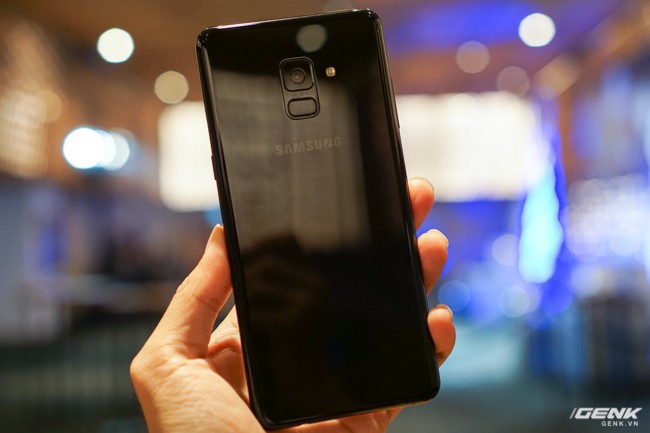 Bộ đôi Samsung Galaxy A8 (2018) và Galaxy A8+ (2018) chính thức ra mắt tại thị trường Việt Nam: Màn hình vô cực giống dòng S cao cấp, trang bị camera selfie kép, giá từ 10.990.000 đồng - Ảnh 9.