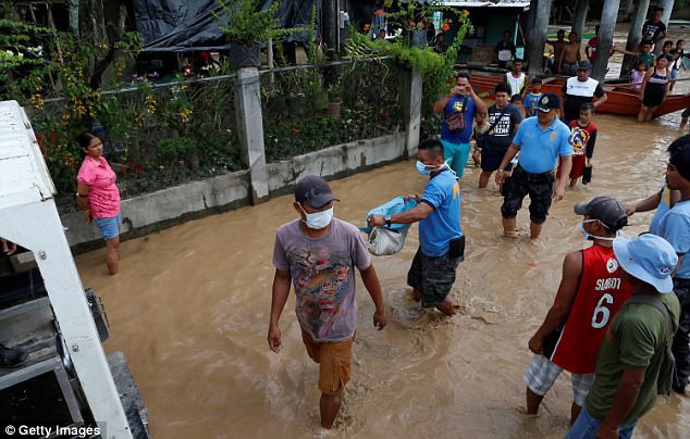 Trước khi đổ bộ vào Việt Nam, bão Tembin khiến hơn 200 người thiệt mạng và khoảng 153 người mất tích tại Philippines - Ảnh 9.