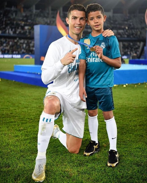 10 bức ảnh nhận bão LIKE trên Instagram của Ronaldo - Ảnh 9.