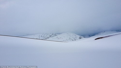 Không thể tin nổi: Tuyết rơi trên sa mạc lớn nhất thế giới sau 38 năm - Ảnh 5.