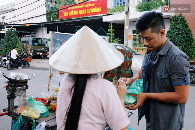 Từ tấm biển 10 năm của chị bán hàng rong Sài Gòn đến trào lưu Vịt lộn vịt dữa cút lộn làm mưa làm gió - Ảnh 10.