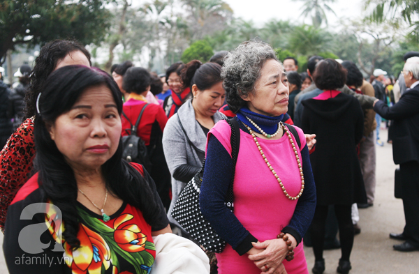  Lễ hội hoa hồng ở Hà Nội: Mới 1 ngày đã hết vé, người dân vạ vật mua vé chợ đen 250.000₫ - Ảnh 10.