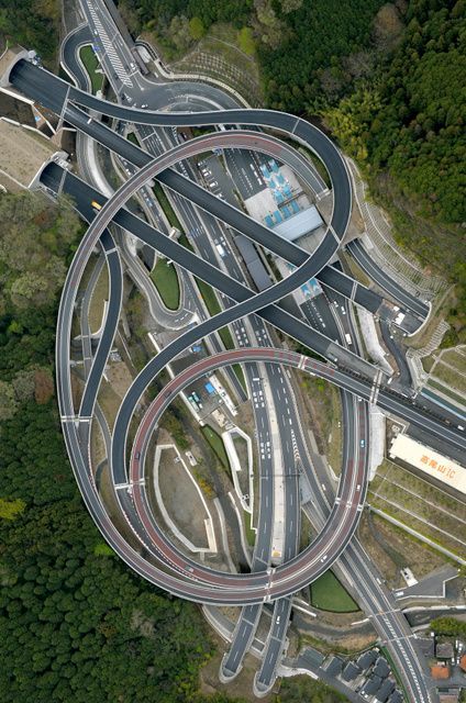 Những công trình giao thông trên thế giới khiến nhiều người không tin là nó có thật - Ảnh 9.