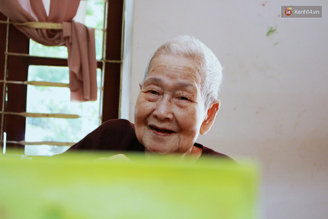 Gặp cụ bà 97 tuổi được phong sành sỏi Internet nhất Việt Nam: Tôi bị ung thư 3 năm nay, nhưng còn sức thì còn học! - Ảnh 11.