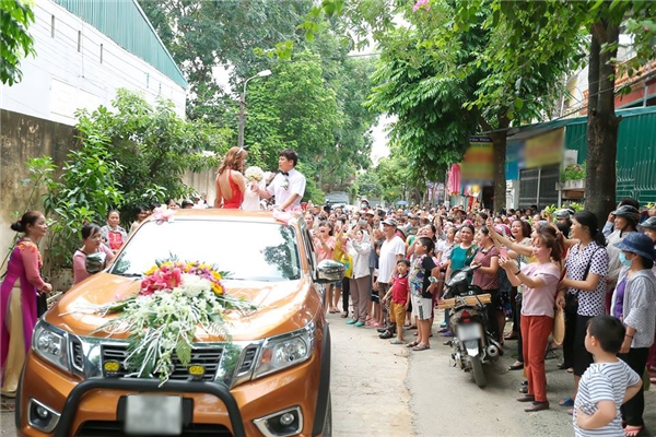 Cô dâu chuyển giới lên xe hoa, thu hút hàng nghìn người theo dõi - Ảnh 6.