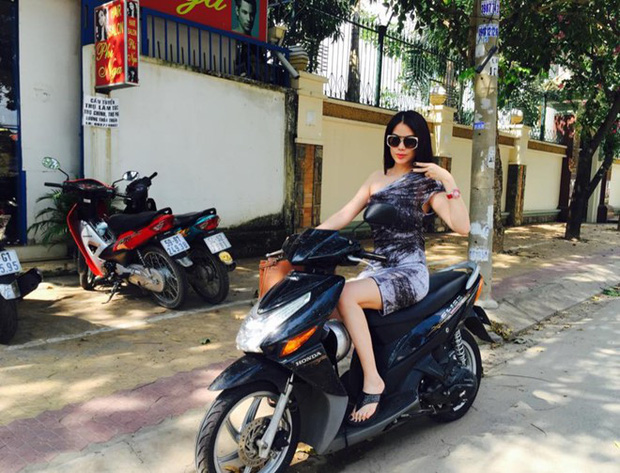 Sau sự hào nhoáng bên ngoài của showbiz, vẫn có những sao Việt giản dị đi xe máy, ăn mì tôm giản dị - Ảnh 10.