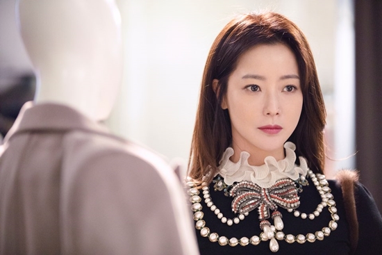 Kim Hee Sun: Nữ hoàng truyền hình từng muốn bỏ nghề vì con gái bị chê xấu - Ảnh 10.