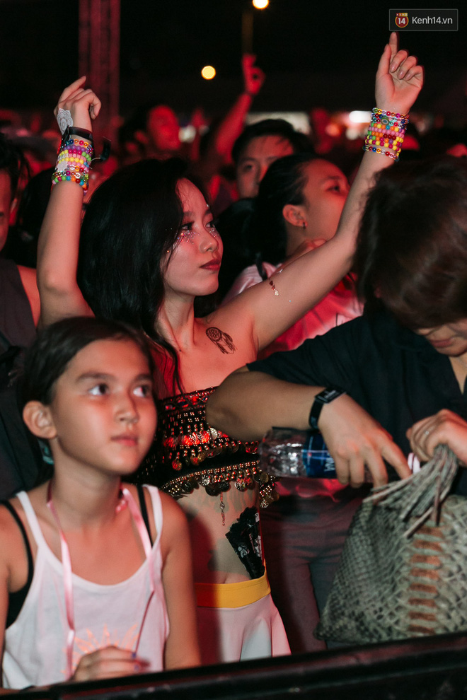 Những cô nàng sexy nhất Sài Gòn đều đi xem đêm diễn The Chainsmokers hôm qua! - Ảnh 10.