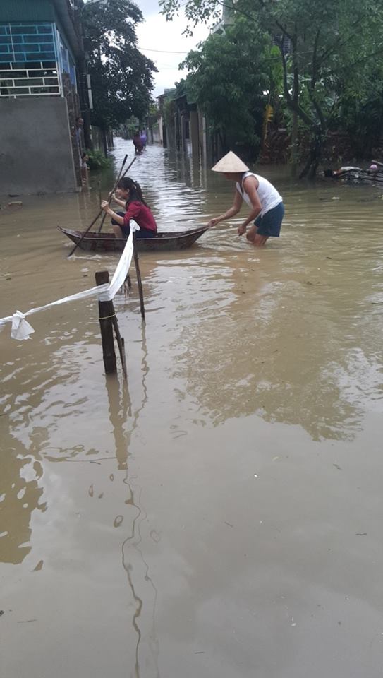 Mưa lớn, nước dâng cao và những khoảnh khắc đặc biệt trên mạng xã hội - Ảnh 10.