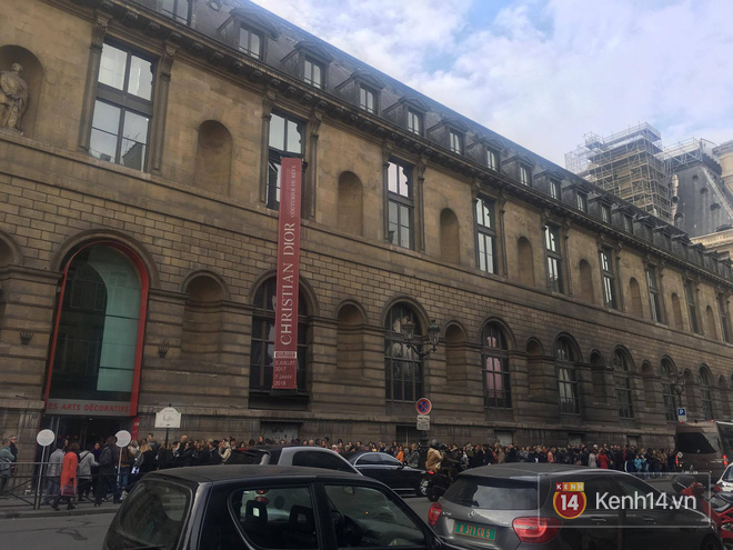 Pháp: Dân tình xếp hàng đông nghịt đi xem triển lãm bảo tàng, thờ ơ với iPhone X vì một lý do đơn giản - Ảnh 10.