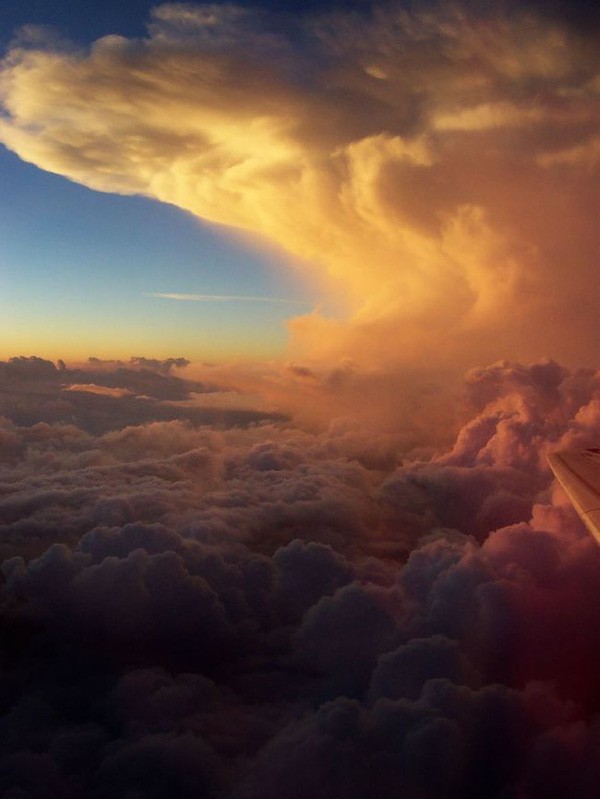 17 khung cảnh tuyệt đẹp được chụp từ cửa sổ máy bay - Ảnh 10.