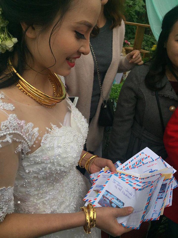 Những đám cưới “tặng vàng nặng cả cân” đeo trĩu cổ khiến người ta quên cả ngắm nhan sắc cô dâu - Ảnh 10.
