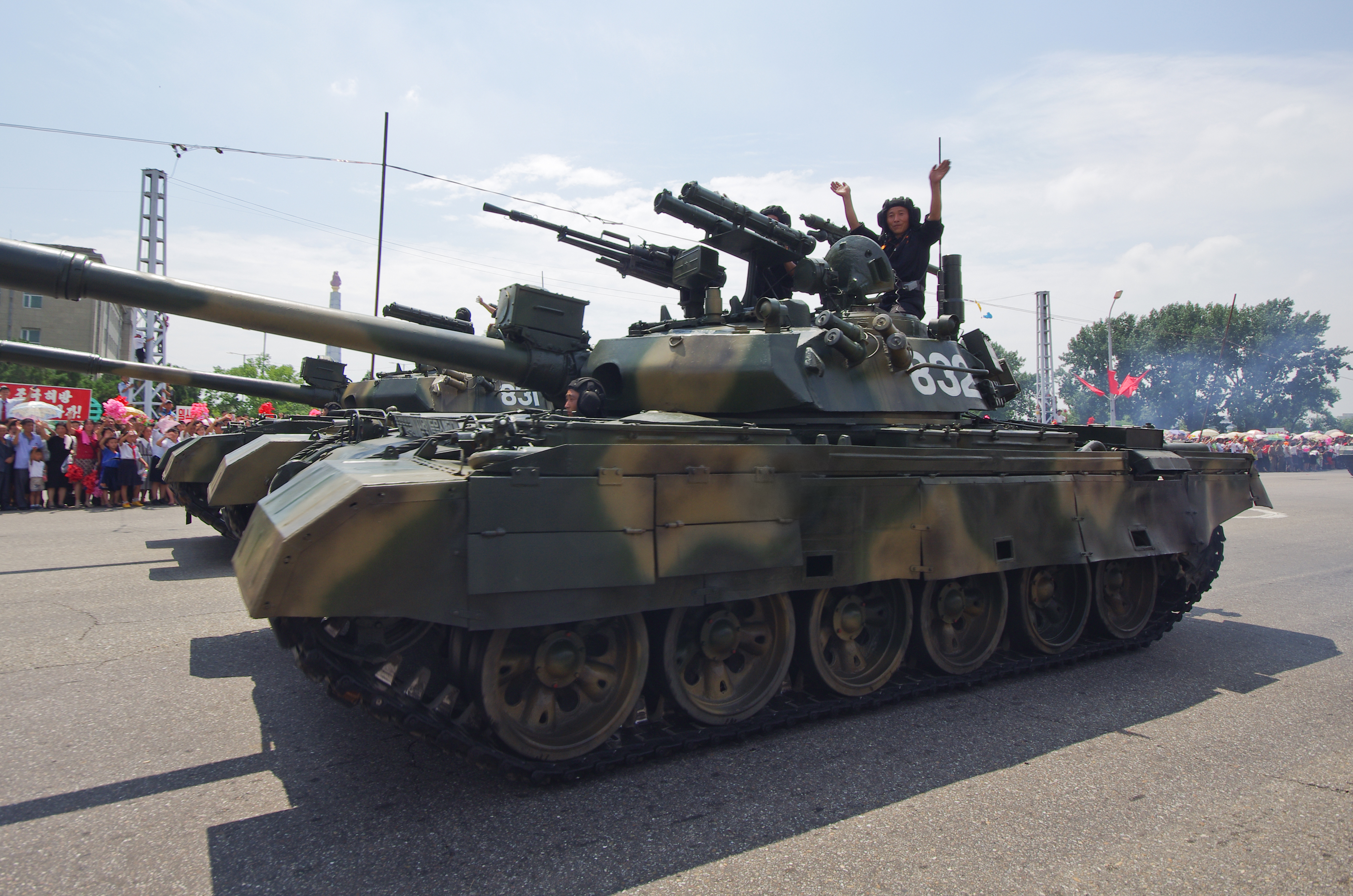 Новый танк северной кореи. Танк Сонгун-915. Северокорейский танк Сонгун-915. Танки КНДР Сонгун 915. Танк Чонма-216.