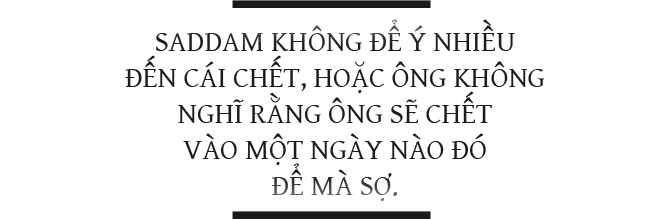 Những giây phút cuối cùng của Saddam Hussein trước khi bước lên giá treo cổ - Ảnh 5.