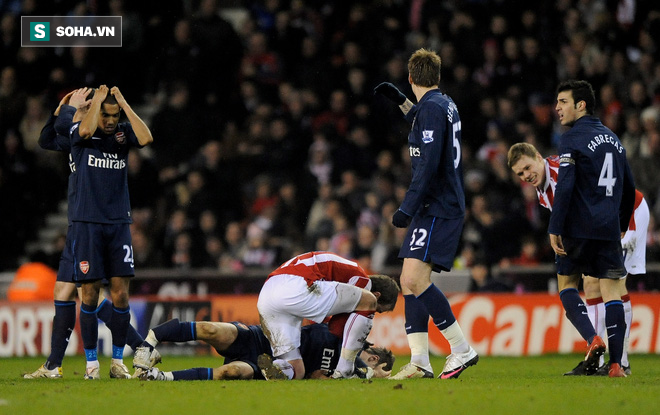 Nỗi kinh hoàng Ibrahimovic & cái mác đồ tể hạ gục hậu nhân Vidic ở Old Trafford - Ảnh 3.
