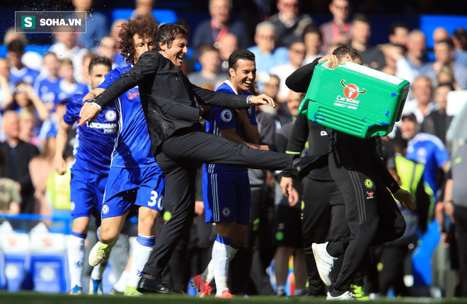 Nhường đường cho Arsene Wenger nào, Conte! - Ảnh 2.