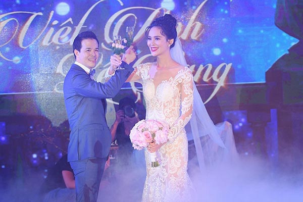 Người đẹp Hoa hậu tổ chức đám cưới với đại gia hơn 16 tuổi xa hoa nhất nhì showbiz Việt - Ảnh 2.