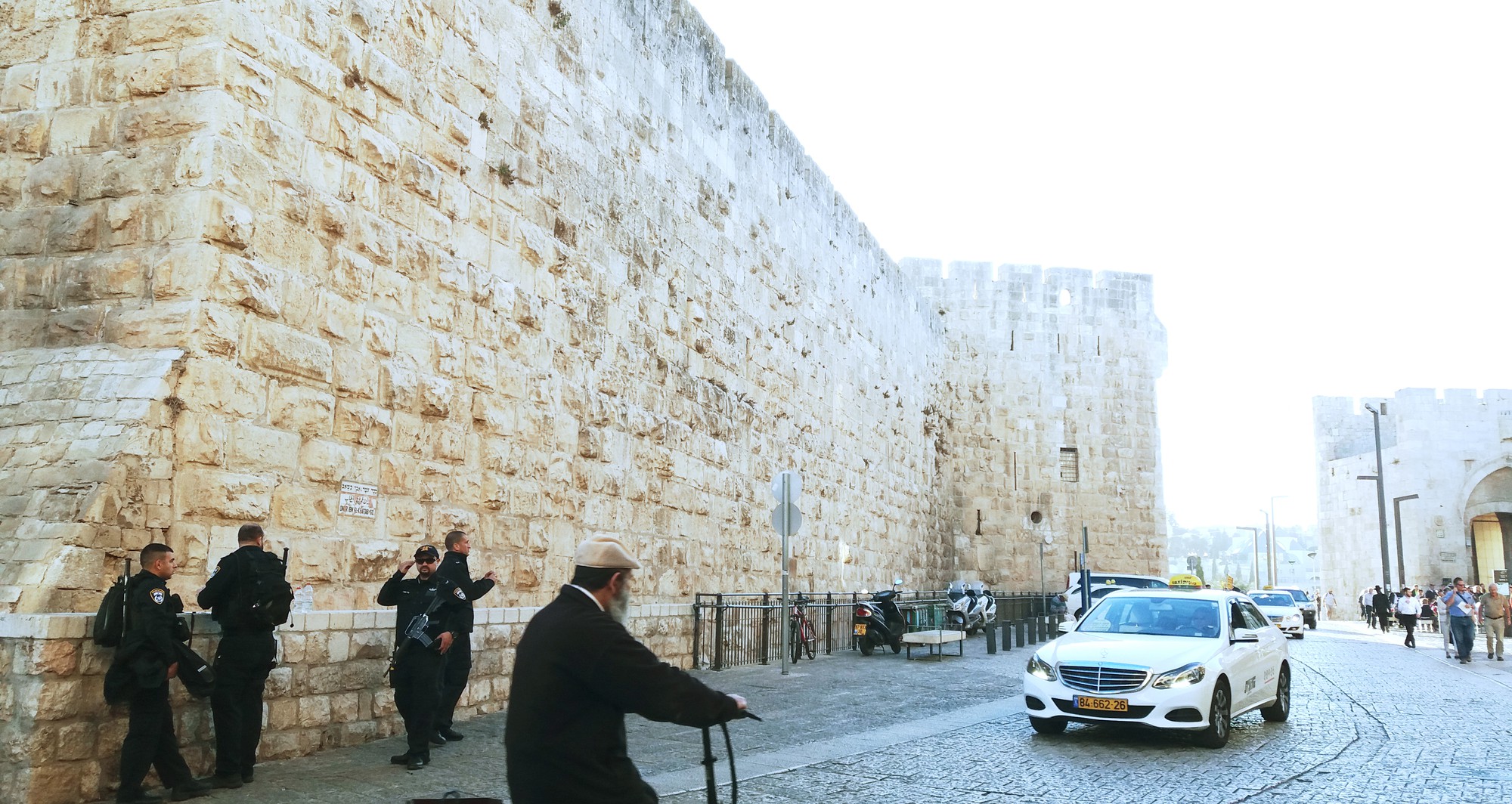 [PHOTO ESSAY] Hành trình tới thánh địa Jerusalem: Dưới chân bức tường Than Khóc - Ảnh 21.
