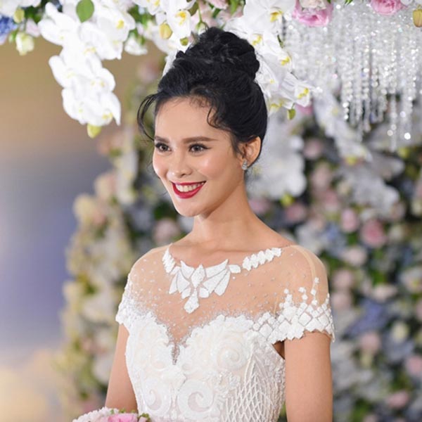 Người đẹp Hoa hậu tổ chức đám cưới với đại gia hơn 16 tuổi xa hoa nhất nhì showbiz Việt - Ảnh 1.