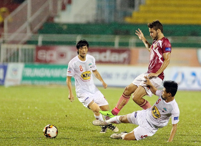 Công Phượng, Tuấn Anh mờ nhạt trong ngày HAGL sảy chân trước Sài Gòn FC - Ảnh 1.